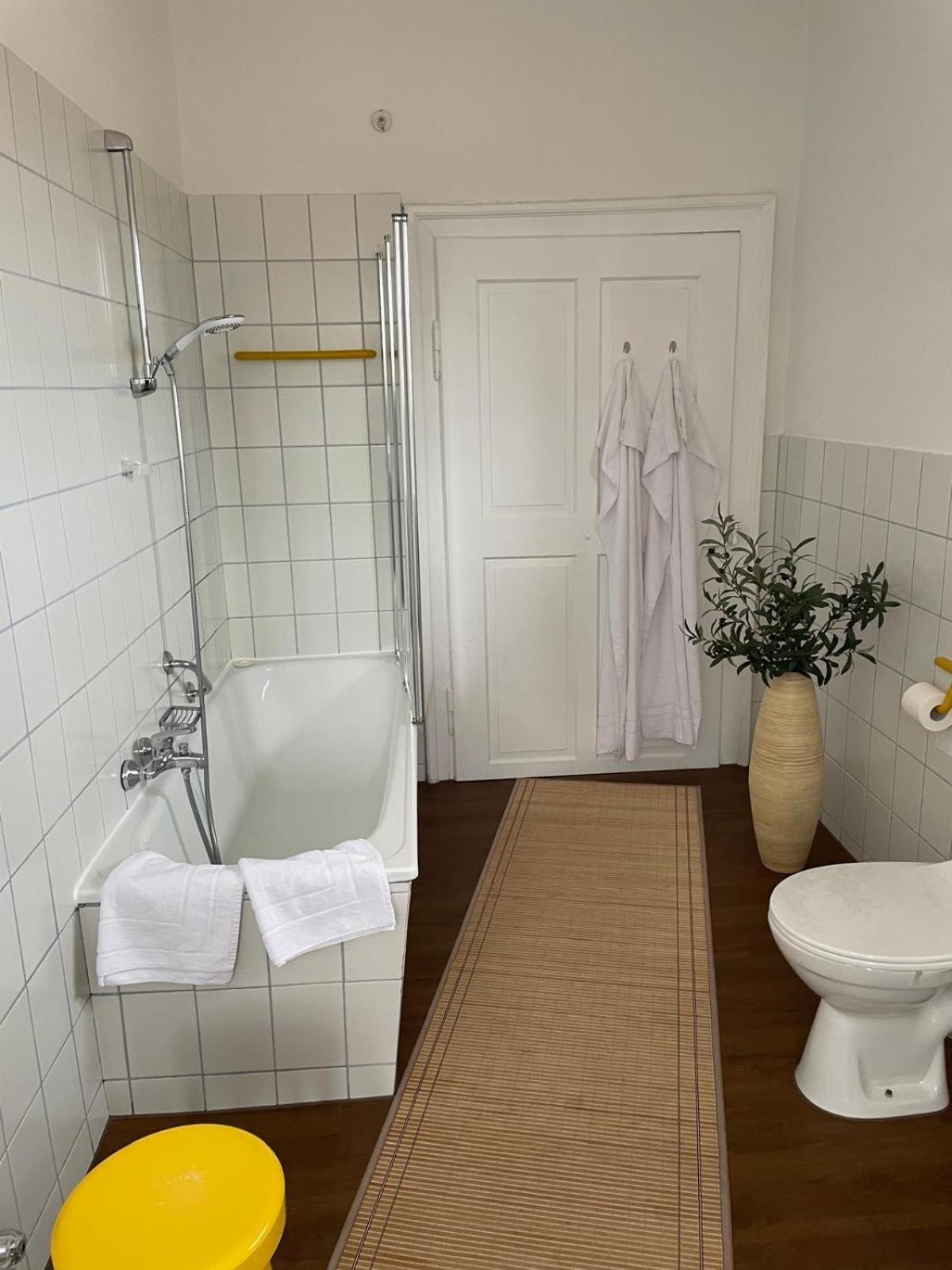 Il Castello Hotel Haiming Екстериор снимка