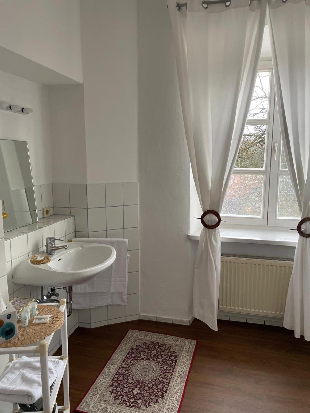Il Castello Hotel Haiming Екстериор снимка
