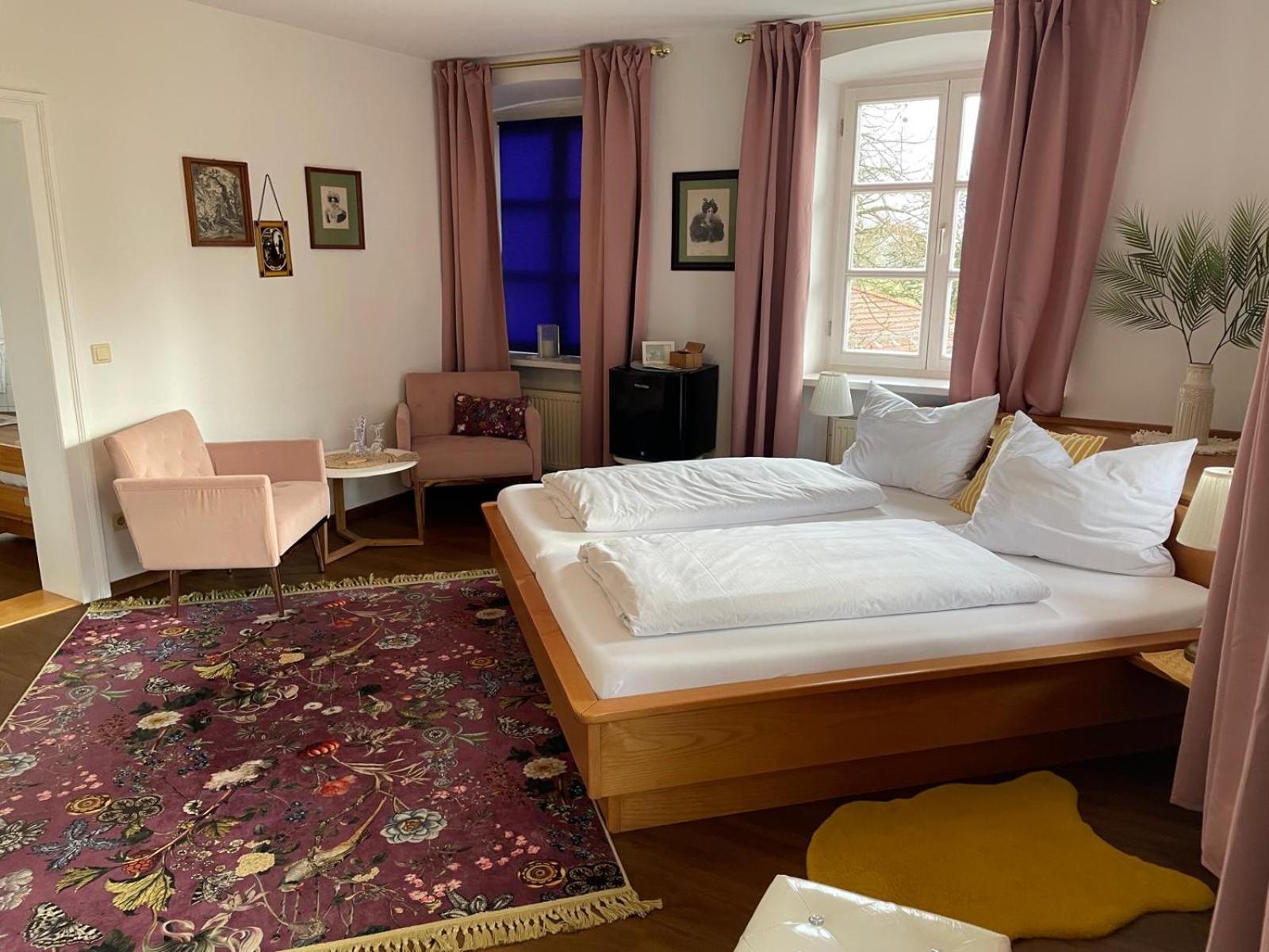 Il Castello Hotel Haiming Екстериор снимка