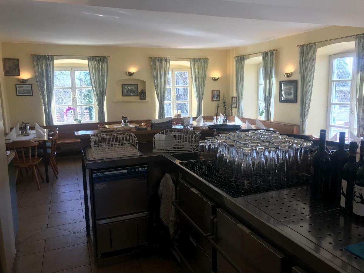 Il Castello Hotel Haiming Екстериор снимка